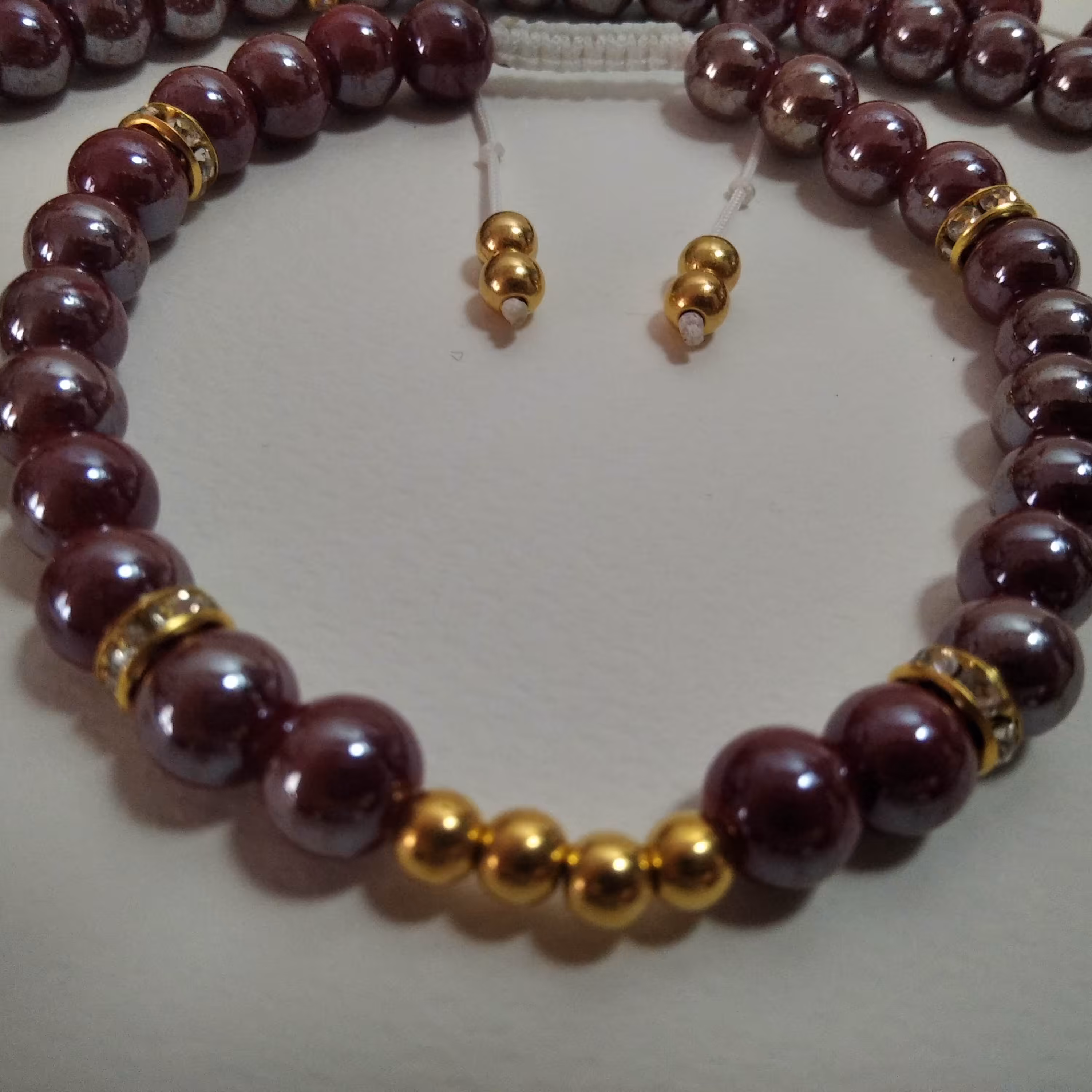 ست دستبند، گیره روسری و تسبیح، طلایی رنگ بسیار زیبا