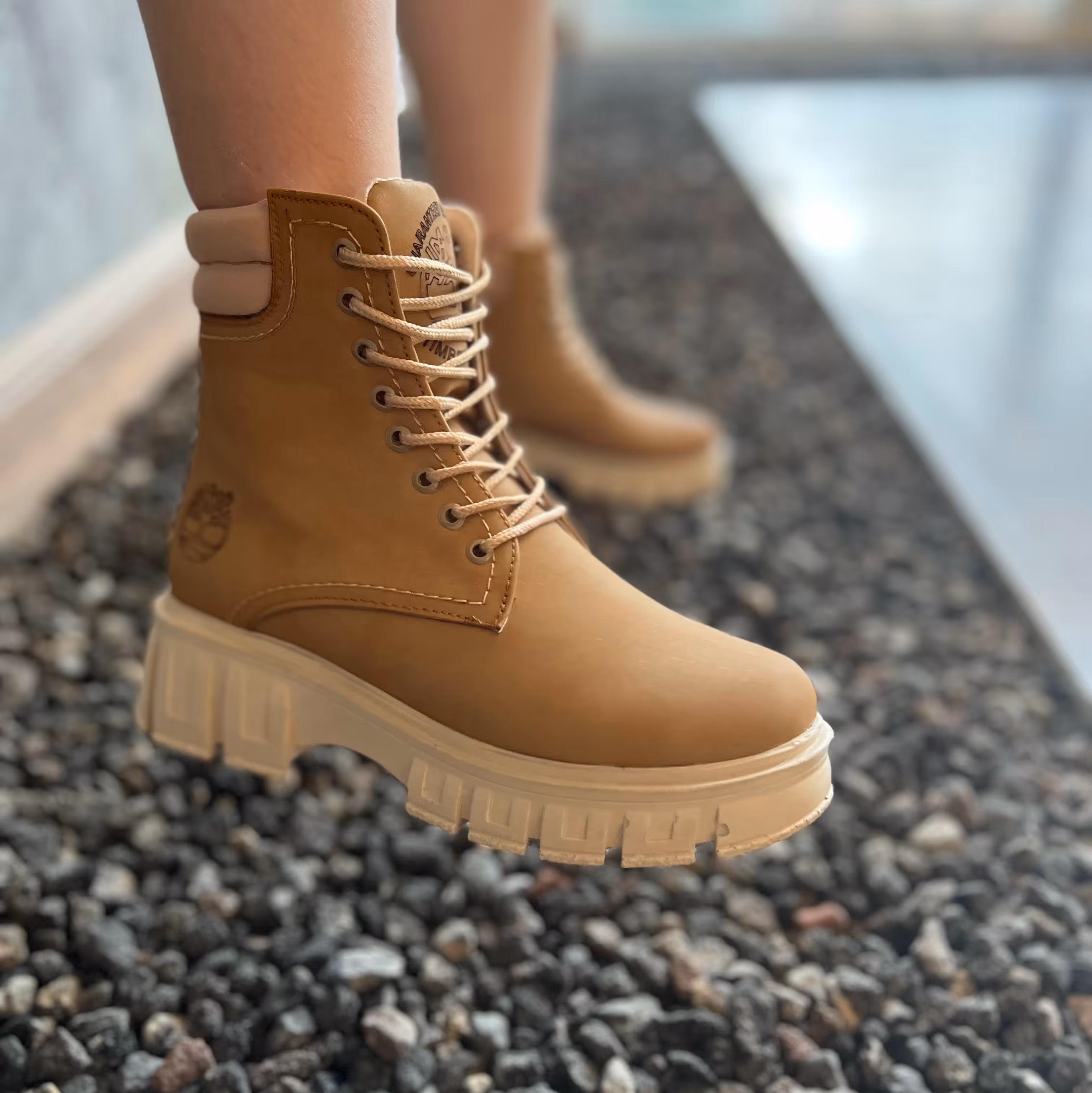 نیم بوت زنانه تیمبرلند رنگ عسلی سایز 37-40