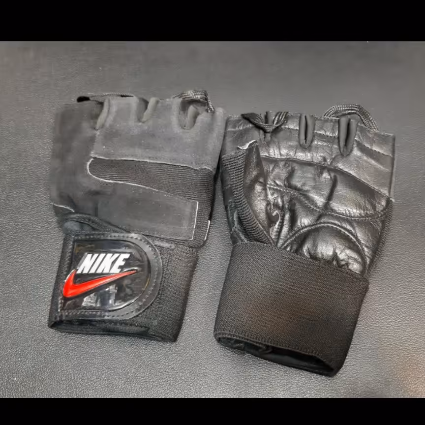 دستکش بدنسازی انگشتی نایک
سایز ایکس لارج و 2 ایکس لارج
