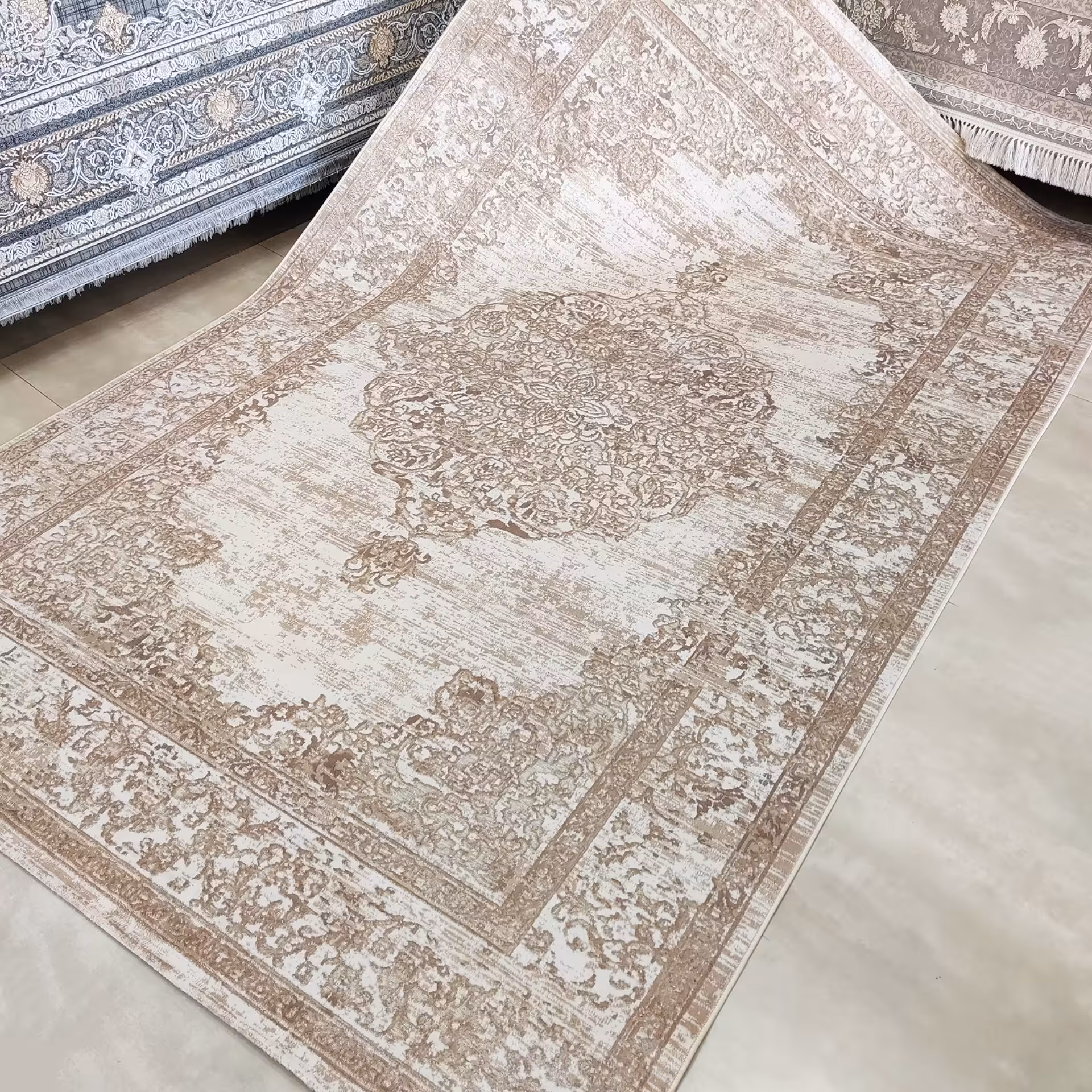 فرش مدرن زمینه کرم 4متری