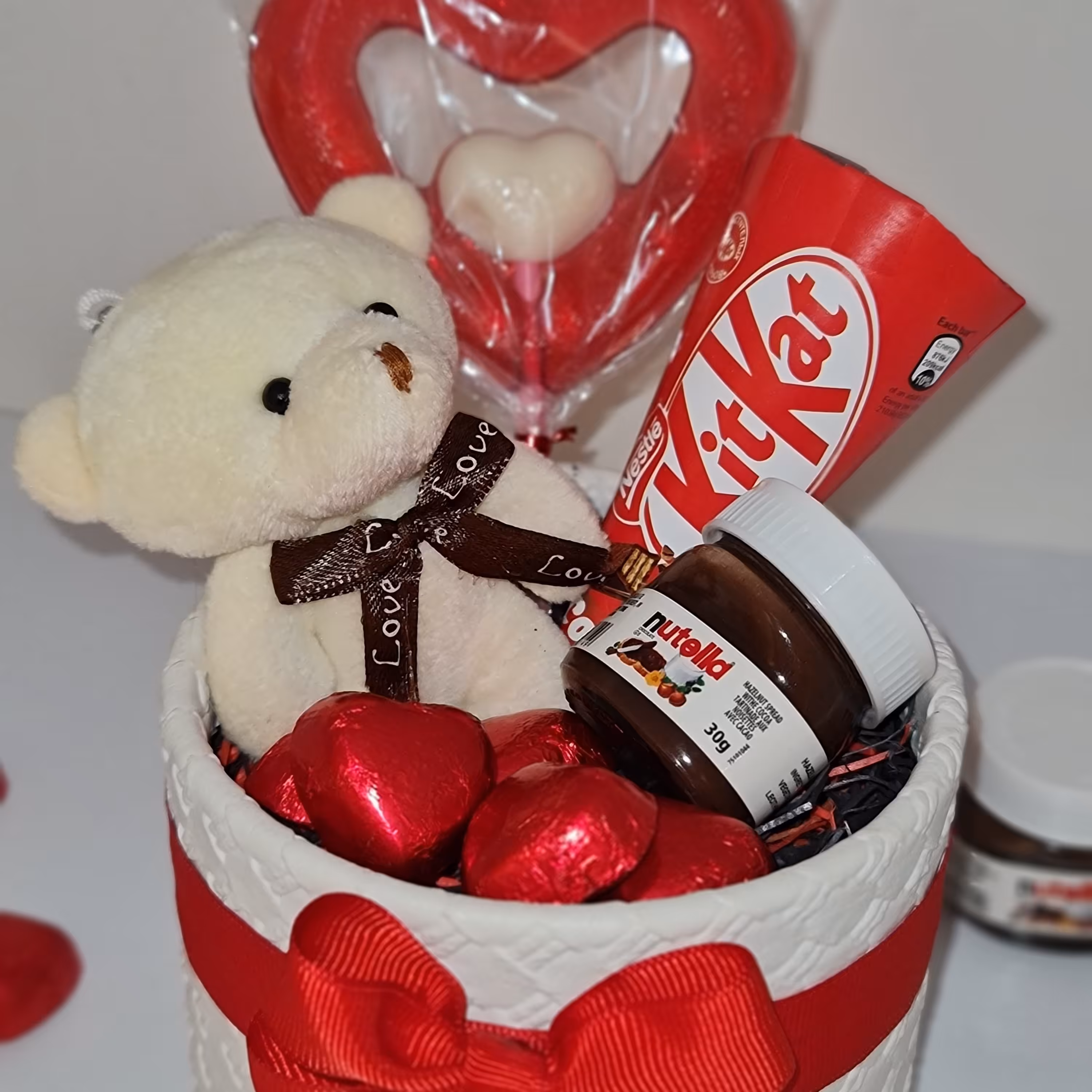 باکس ولنتاین گرد چرمی شکلات کیت کت قیفی قلبی نوتلا مینی آبنبات بزرگ قلبی عروسک خرس 