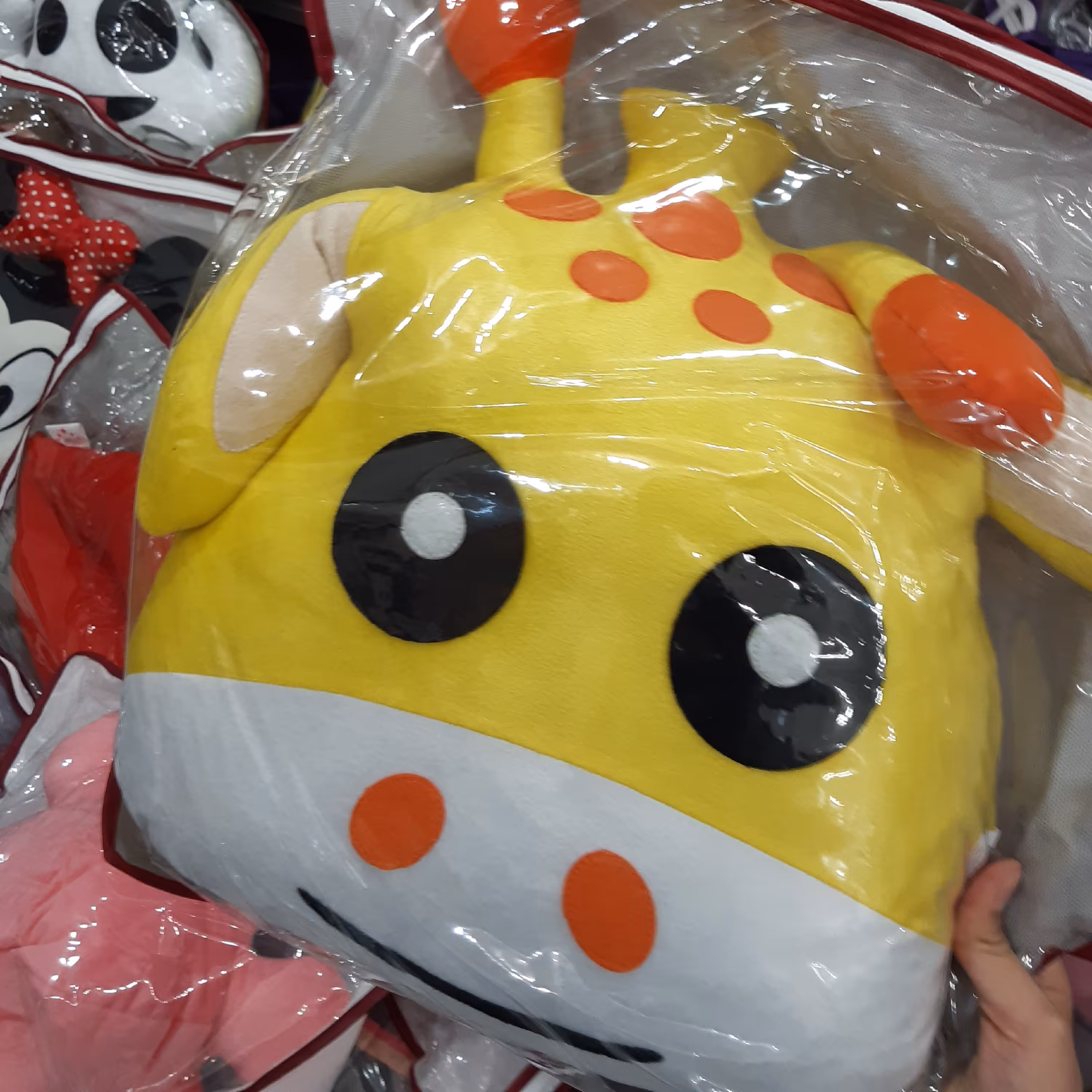 بالش عروسکی زرافه نانو بدون پرز  قابل شستشو و ضد حساسیت مناسب برای سیسمونی و نوزادی 