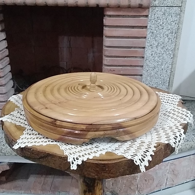 حلوا خوری شیرینی خوری خرما خوری و سه قسمتی دارای ضمانت ساخته شده با چوب اعلا دارای درب و دسته ی چوبی