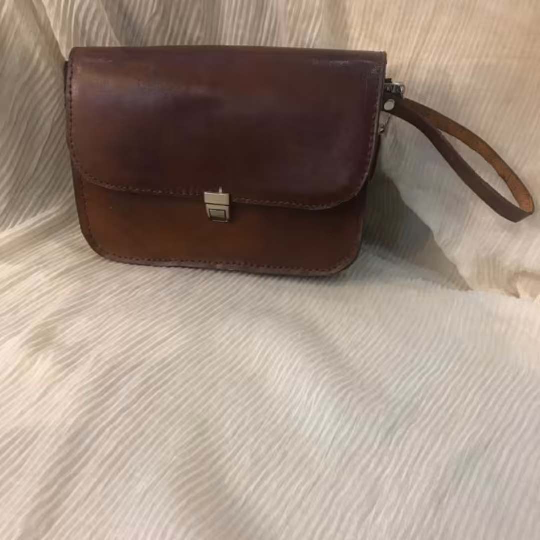 کیف چرم مدارک گاوی دستدوز فروخته میشود و سفارش گرفته میشود در رنگ دلخواه