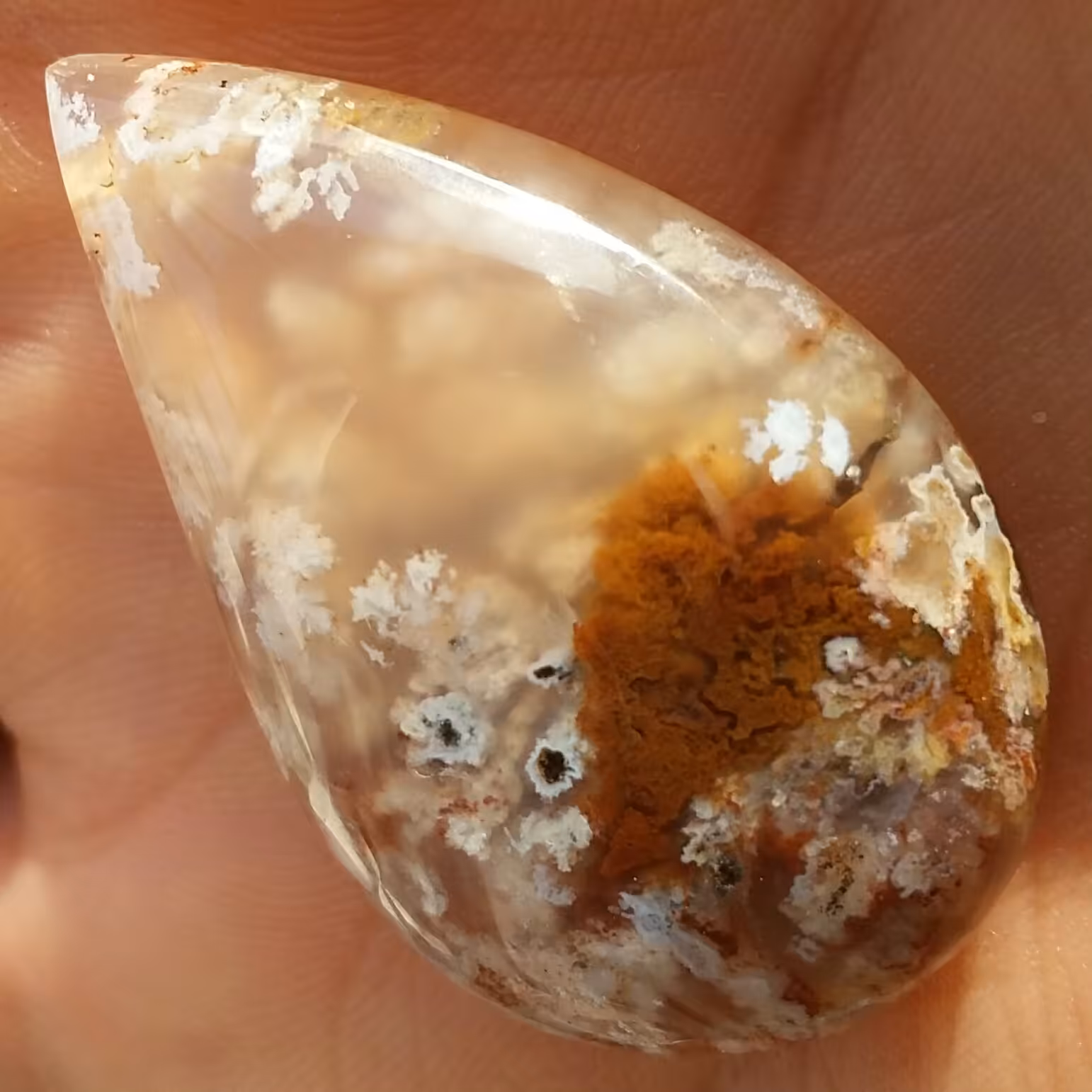 نگین شجر شکوفه 7رنگ بسیار کمیاب تراش فانتزی پولیش ایینه ای نگینی بی نظیر زیبا
100درصد طبیعی شاهکار خلقت
سایز درشت مدالی 