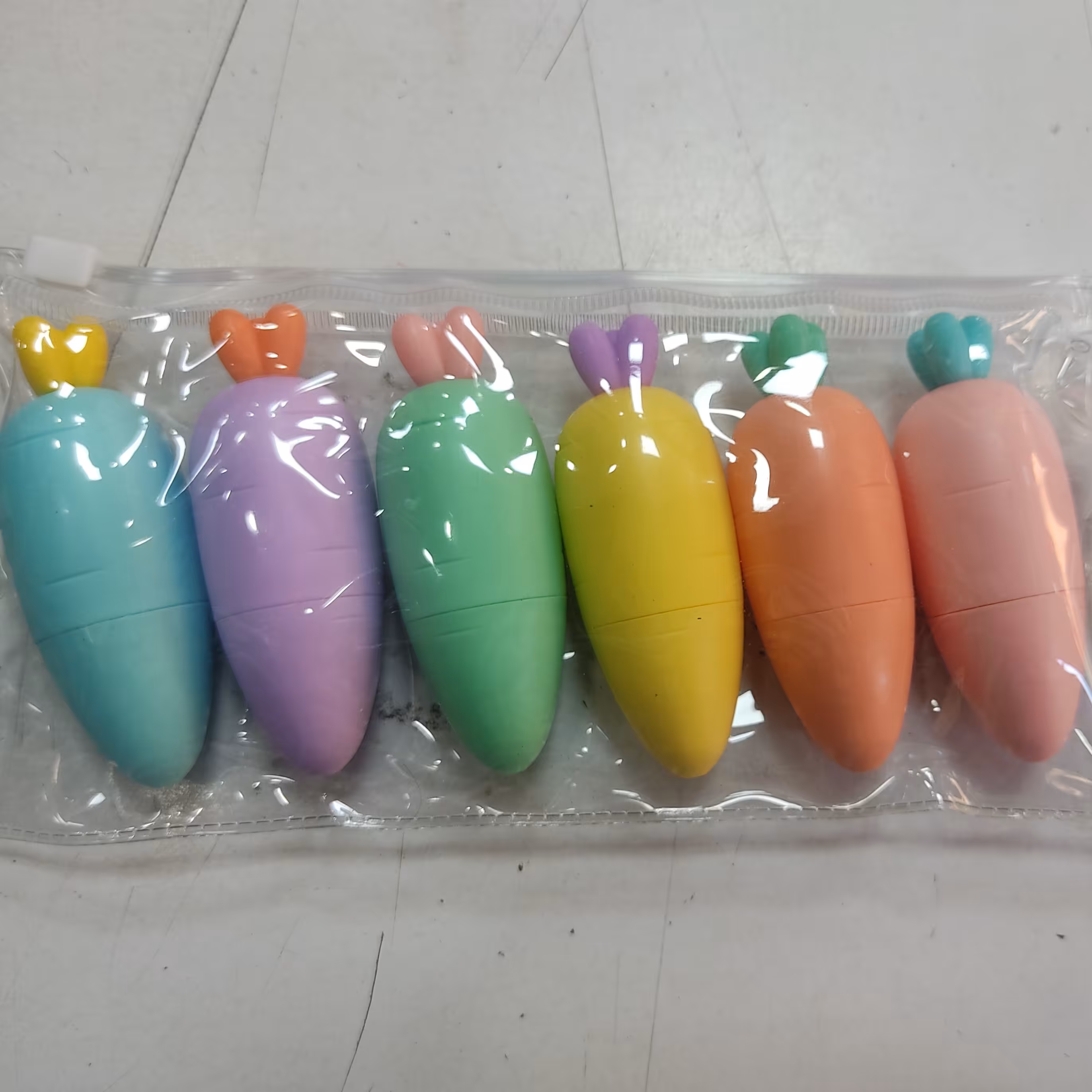 ماژیک هایلایت فانتزی شش مدل هر مدل 82500 تومان انتخاب کردین در قسمت گفتگو بفرمایید تا اون مدل ارسال بشه