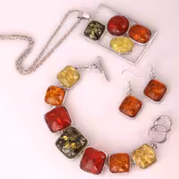 ست گردنبند- دستبند- گوشواره استیل طرح هندسی