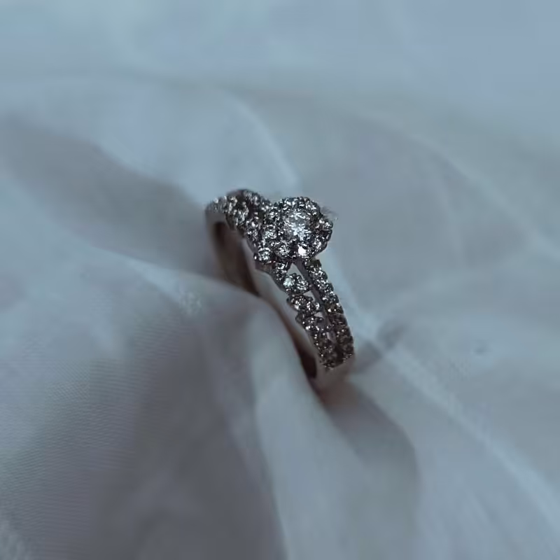 انگشتر تک نگین 