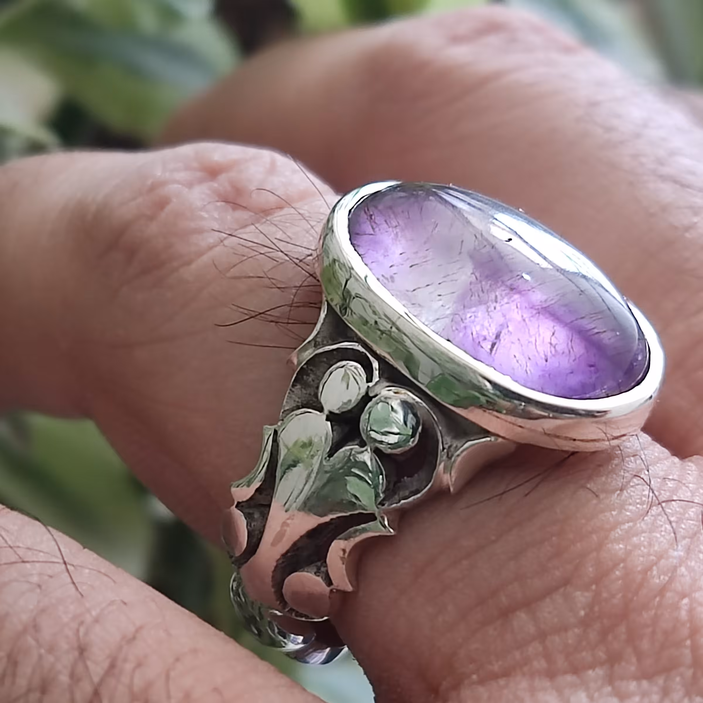 آمتیست طبیعی رتایل دار ، رکاب دستساز و شناسنامه معتبر GIAE