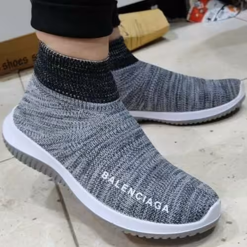 #اسپرت ساقدار بالنسیاگا جورابی
 رنگبندی :مشکی.طوسی.سفید.صورتی 
  ارسال رایگان
 زیره پیو تزریق  6ماه ضمان