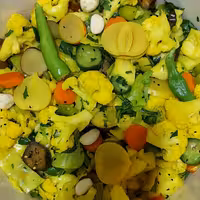 ترشی مخلوط   خانگی بدون رنگ و مواد نگهدارنده  در بسته بندی 13 و نیم کیلویی