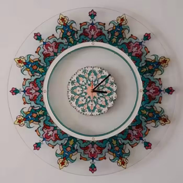 ساعت ویترای با طراحی شمسه تذهیب،بسیار زیبا.مناسب برای مکانها مانند منزل،مغازه،پاساژ و ...
