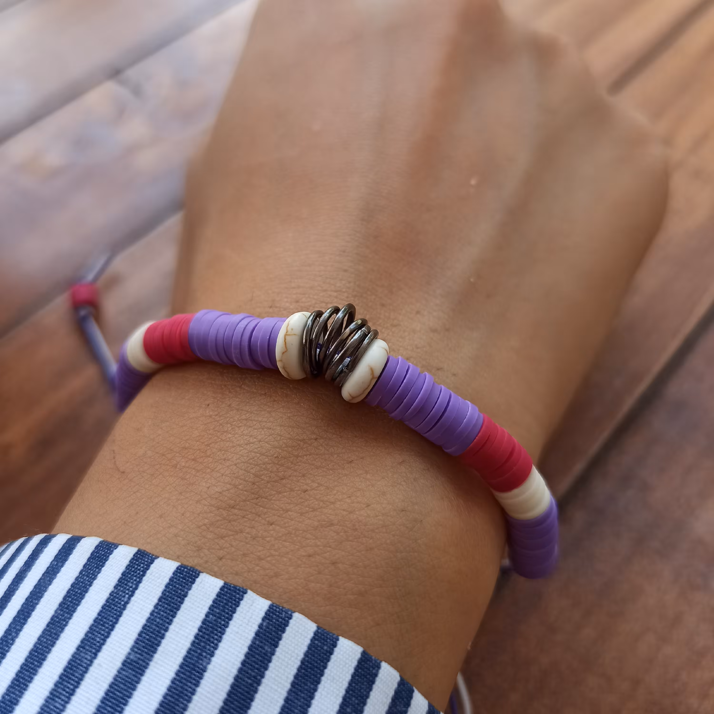 دستبند فیمو با سنگ و حلقه بنفش قرمز سفید