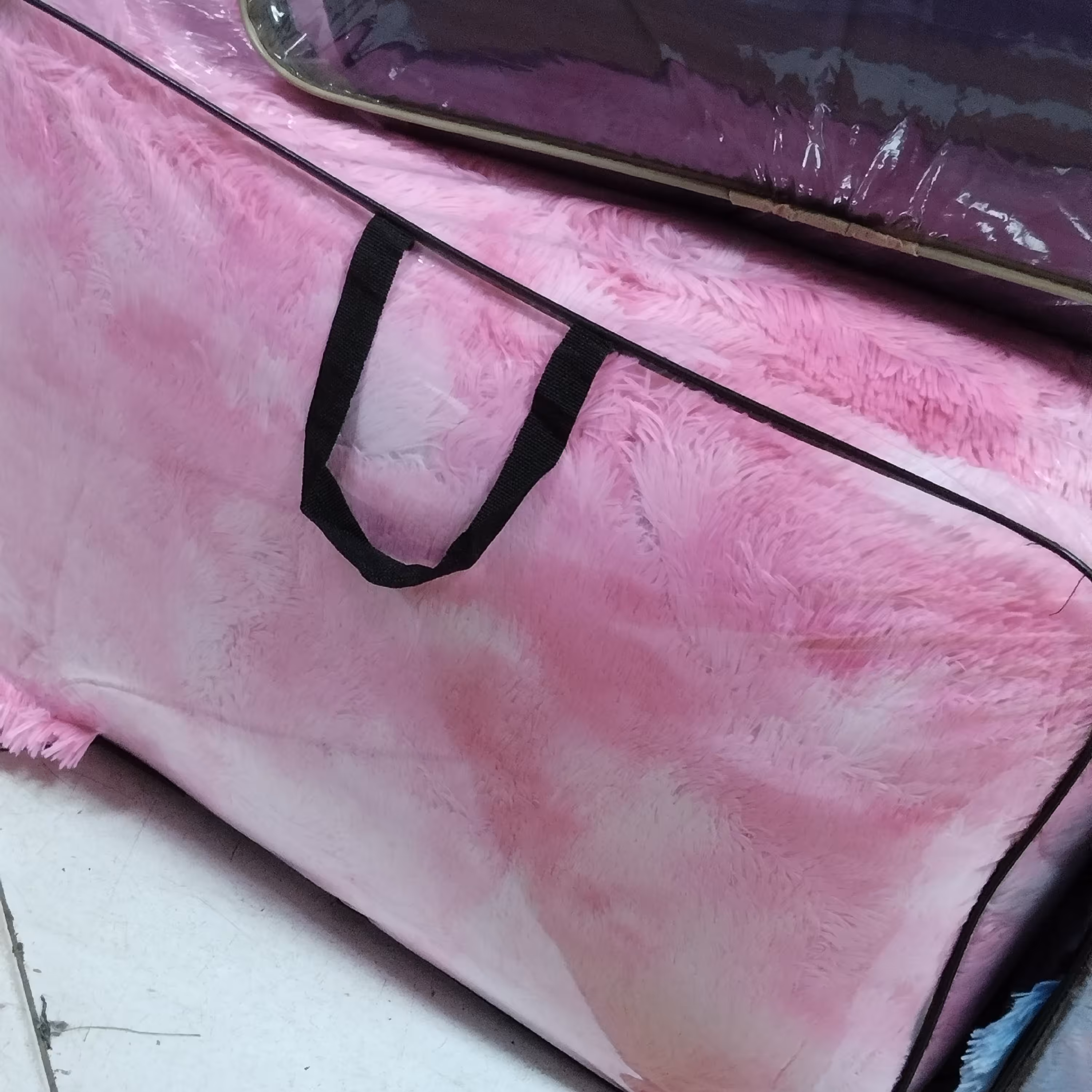 روتختی خزدار دونفره درجه یک 8 تیکه خز بلند خواب خز 4 سانتی متر ترکیب صورتی و سفید(ابر و بادی)