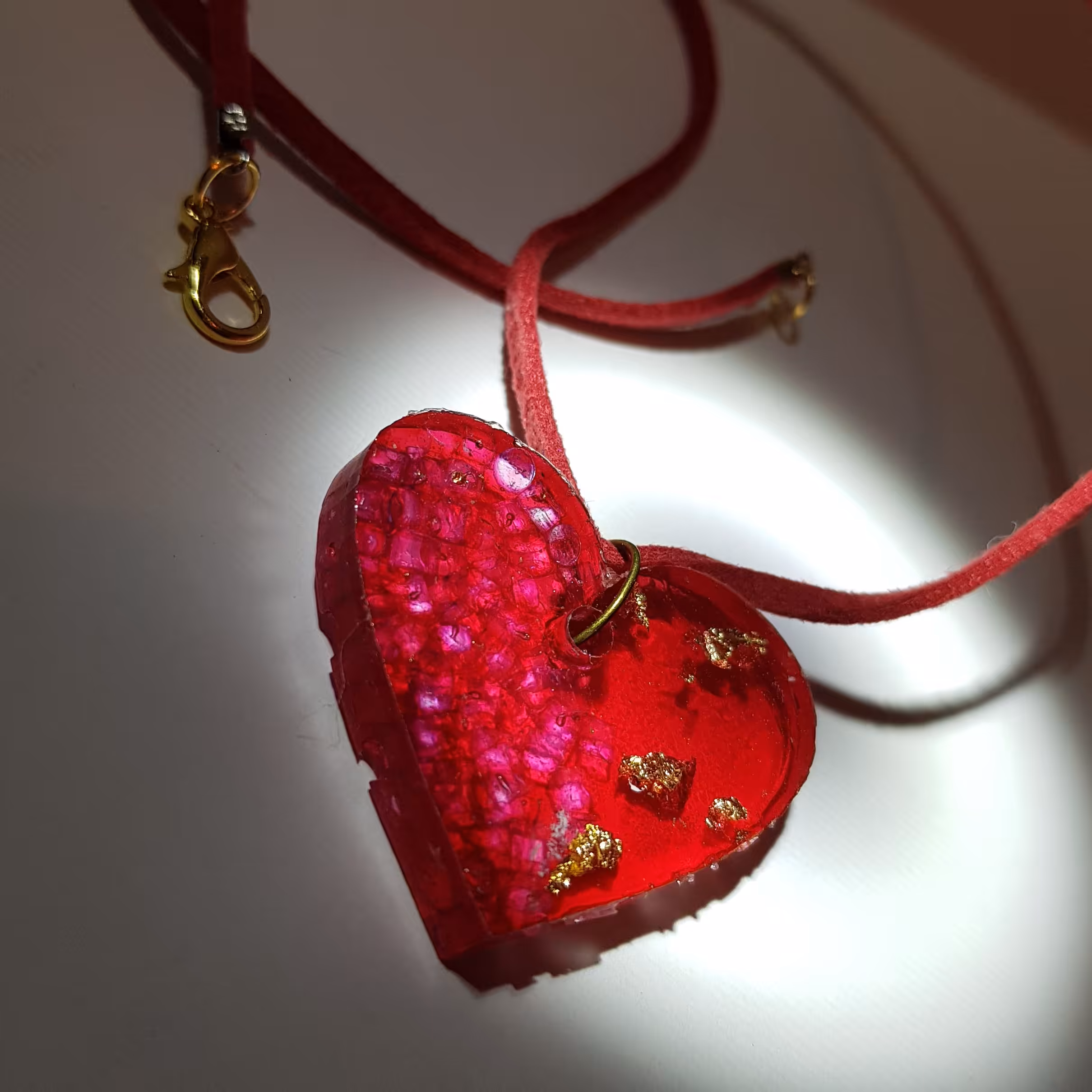 نیم ست گردنبند رزینی طرح قلب و گوشواره