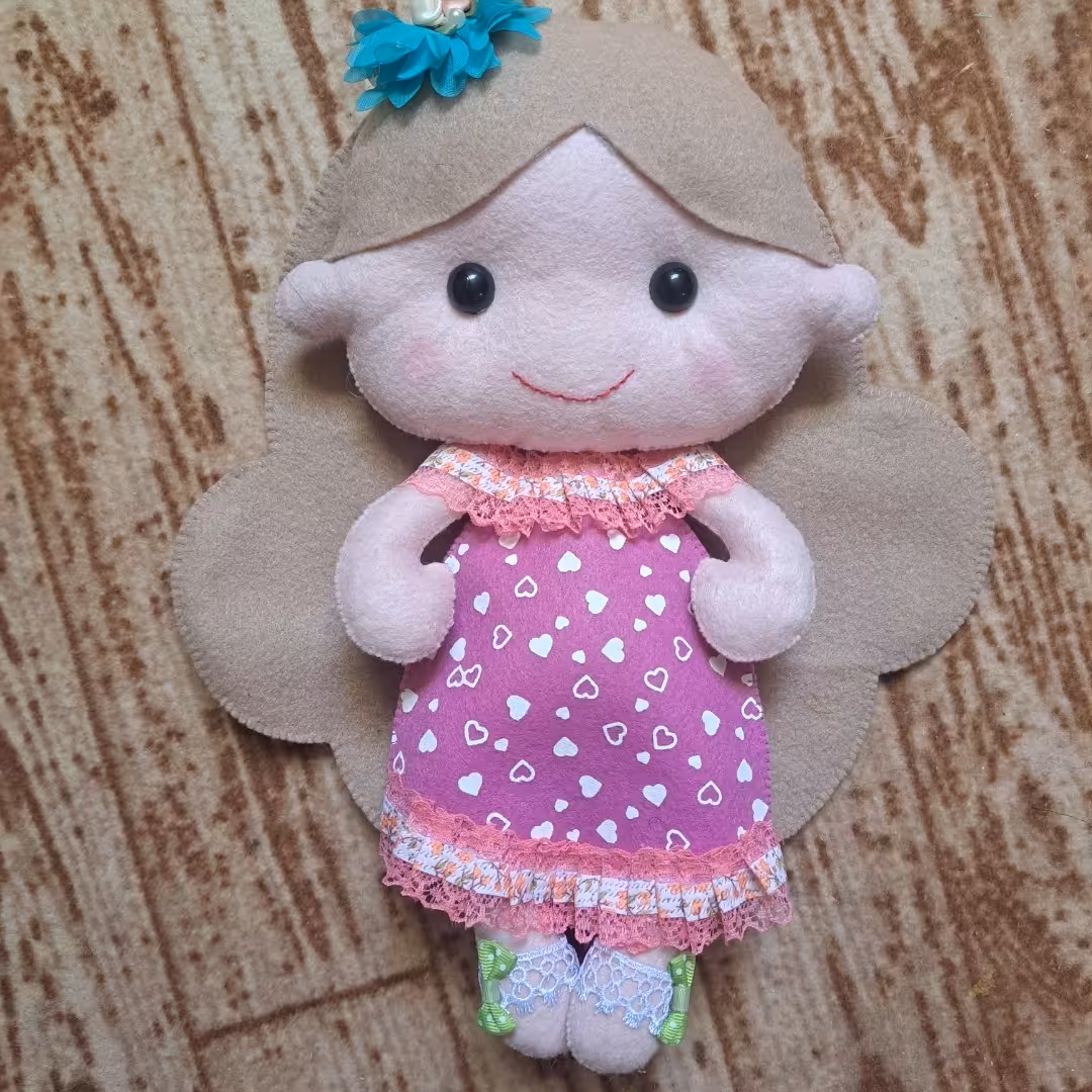 عروسک دختر نمدی