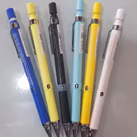 مدادفشاری زبرا. در چندین رنگ مختلف. دارای مغزی 0.7 و 0.5 و 0.9 و 0.3 