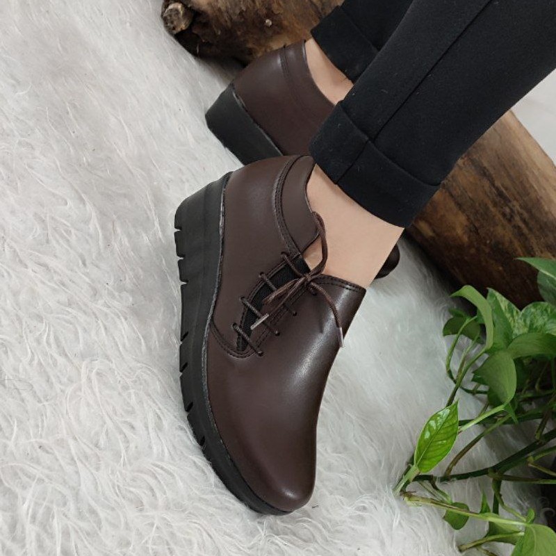 کفش طبی لژ دار کفش پیاده روی بسیار راحت و سبک زنانه چرم درجه یک تا سایز 41