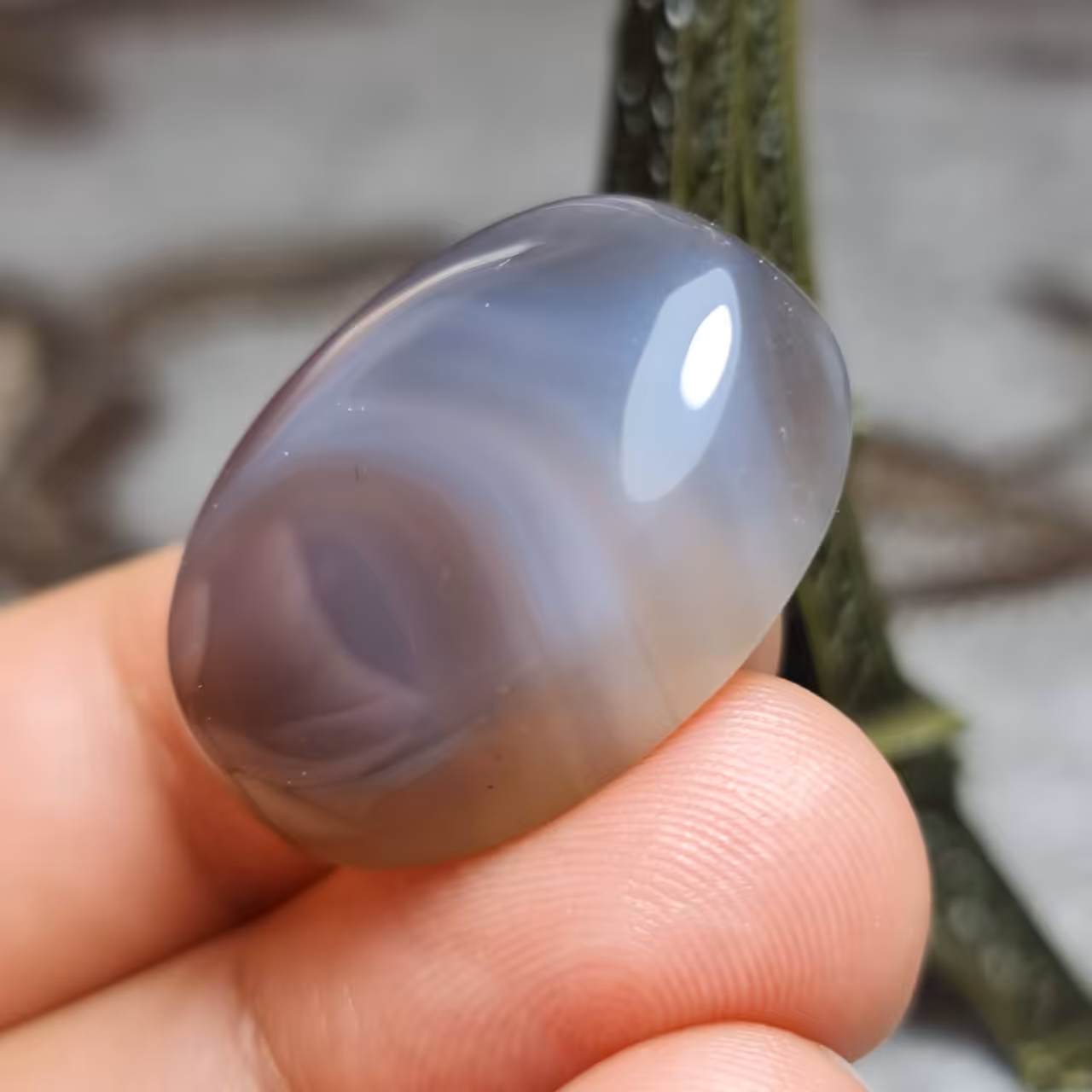 نگین درشت فوق العاده زیبای صد درصد طبیعی عقیق کبود سلیمانی خراسانی اصل معدنی
کد 24731