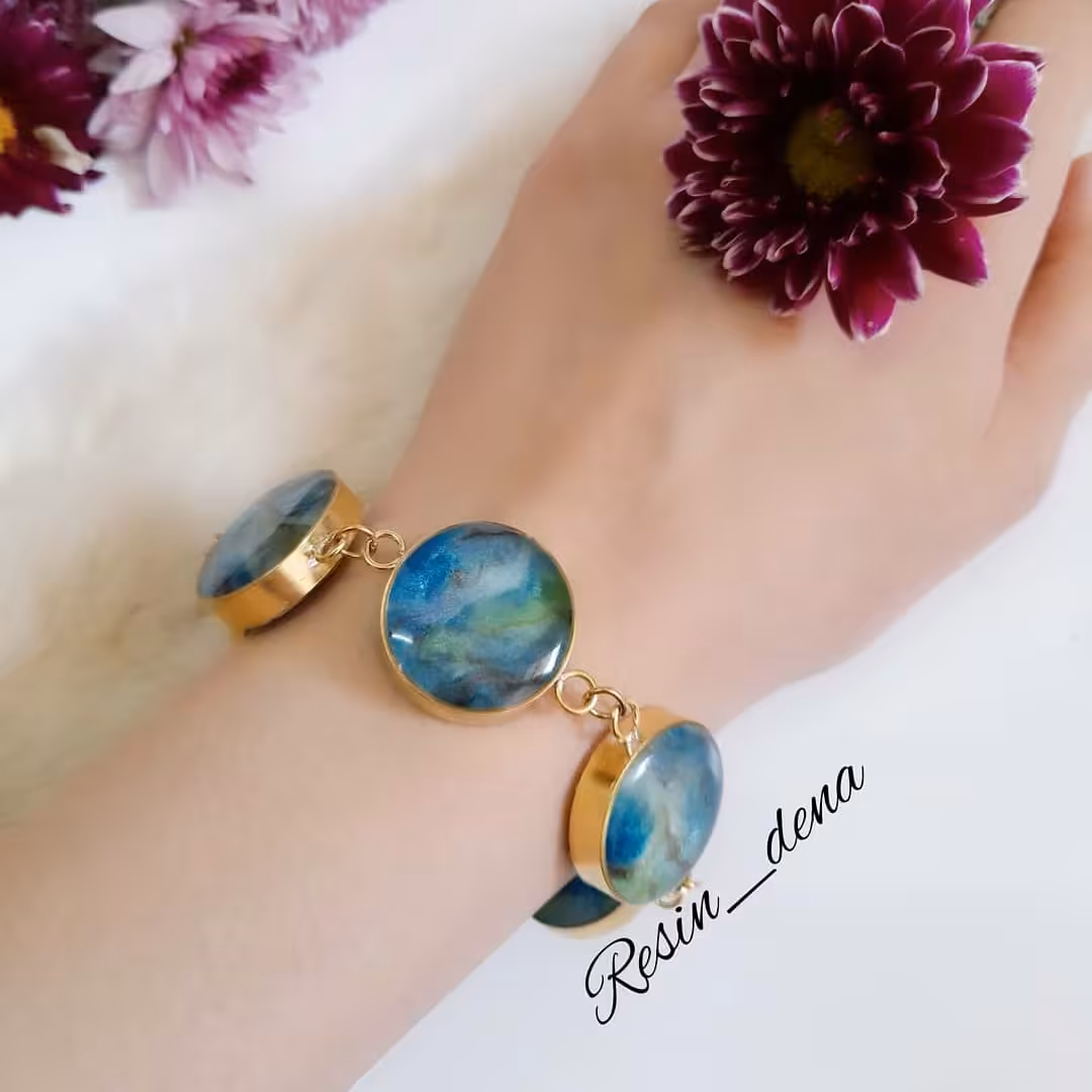 دستبند رزنی با قاب های برنجی طرح کهکشان