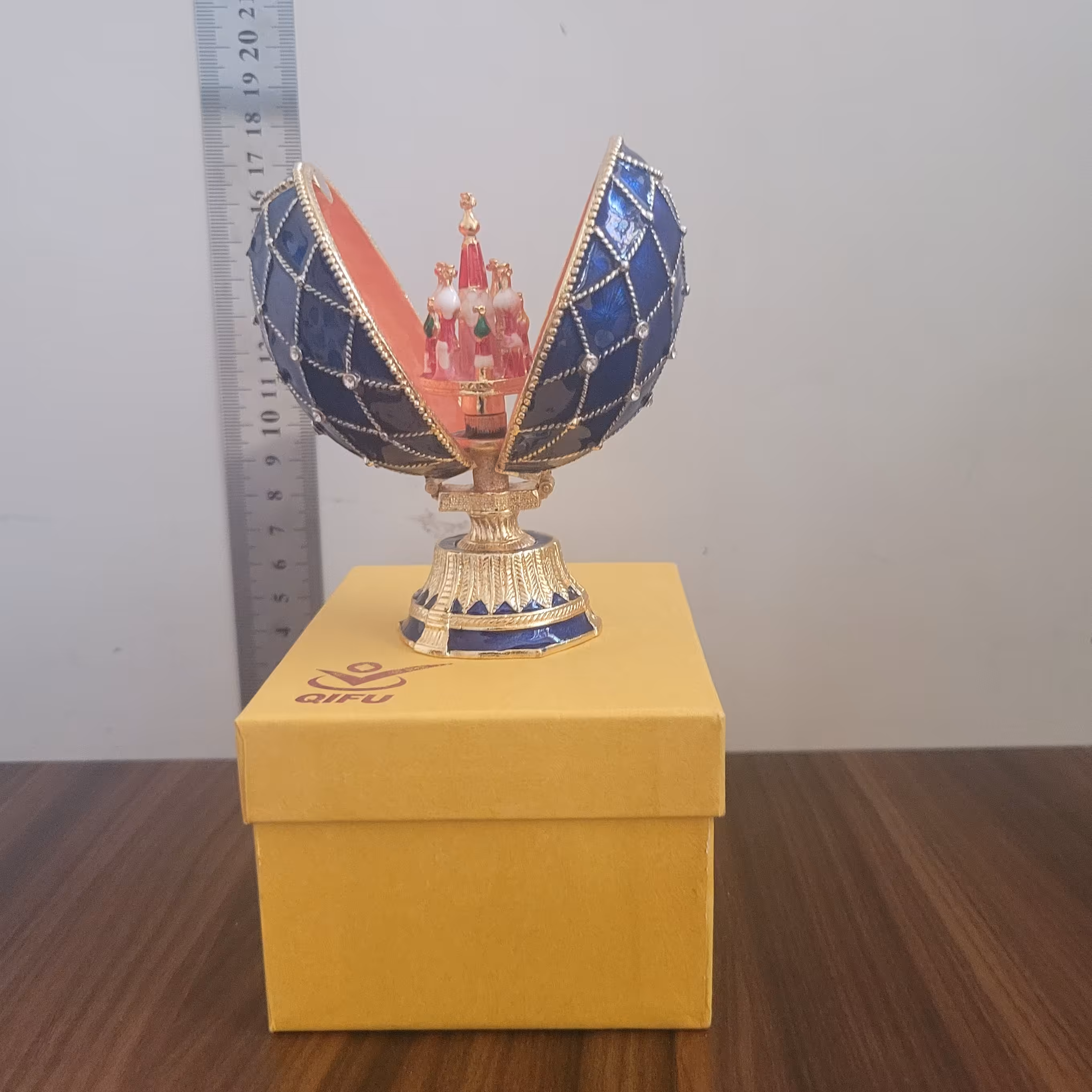 طرح و مدل  تخم مرغی که داخلش  کلیسای روسیه  است- سوغات روسیه 