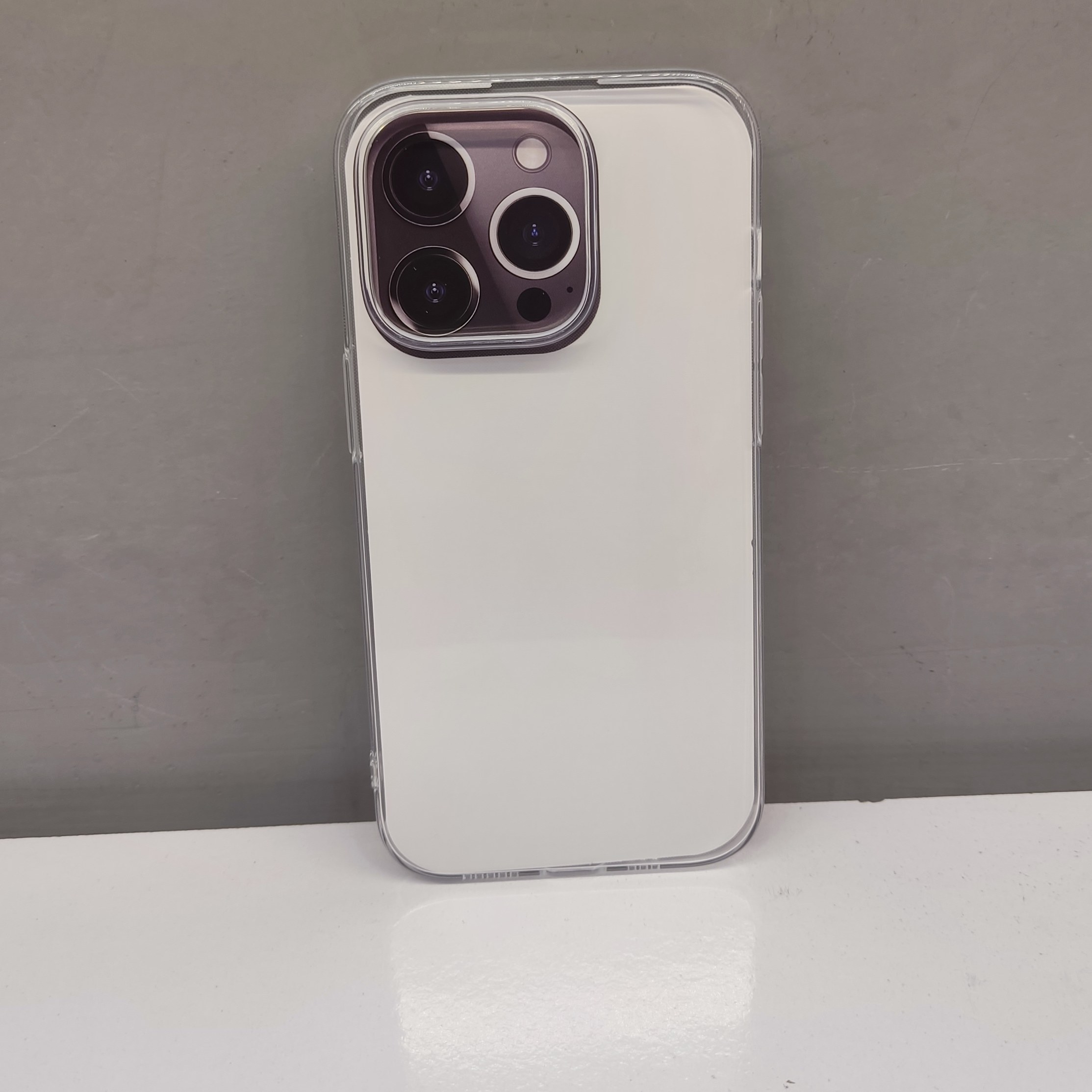 قاب گوشی مگ سیف مدل ایفون 14 پرو برند رسی سفید