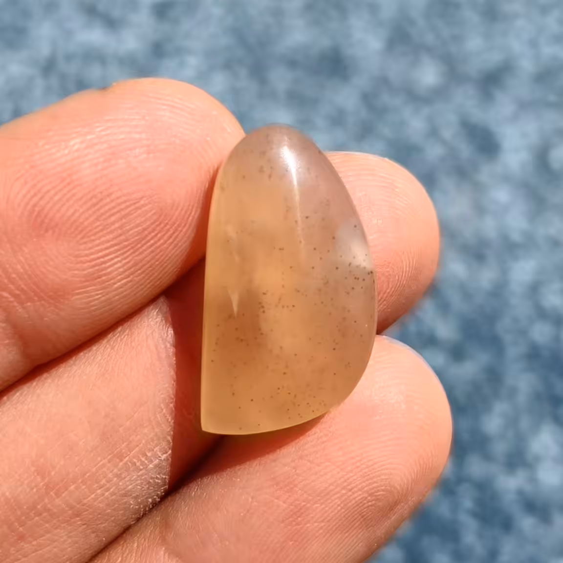 نگین عقیق عسلی شن دار