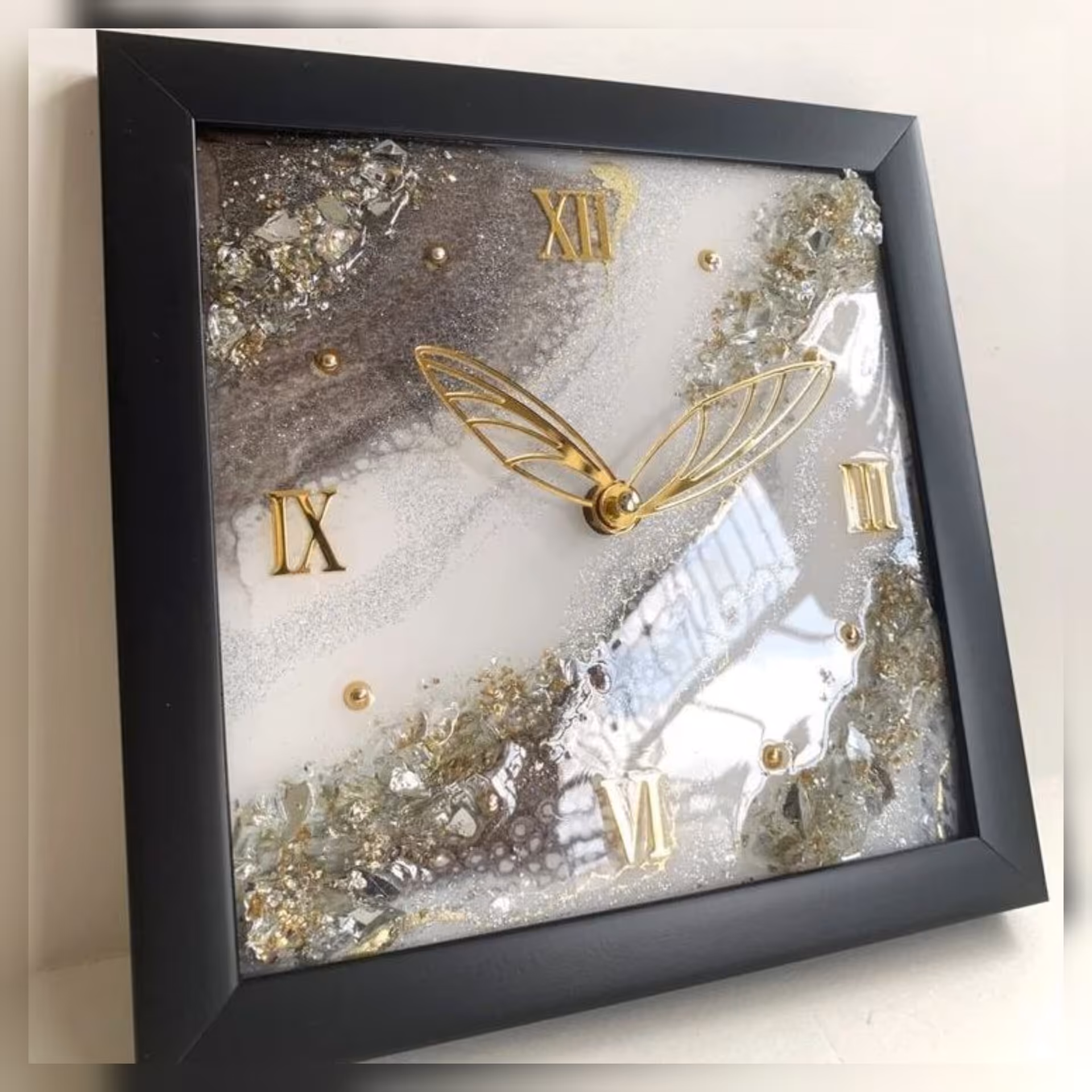 ساعت رزینی کارشده با سنگ ژئود