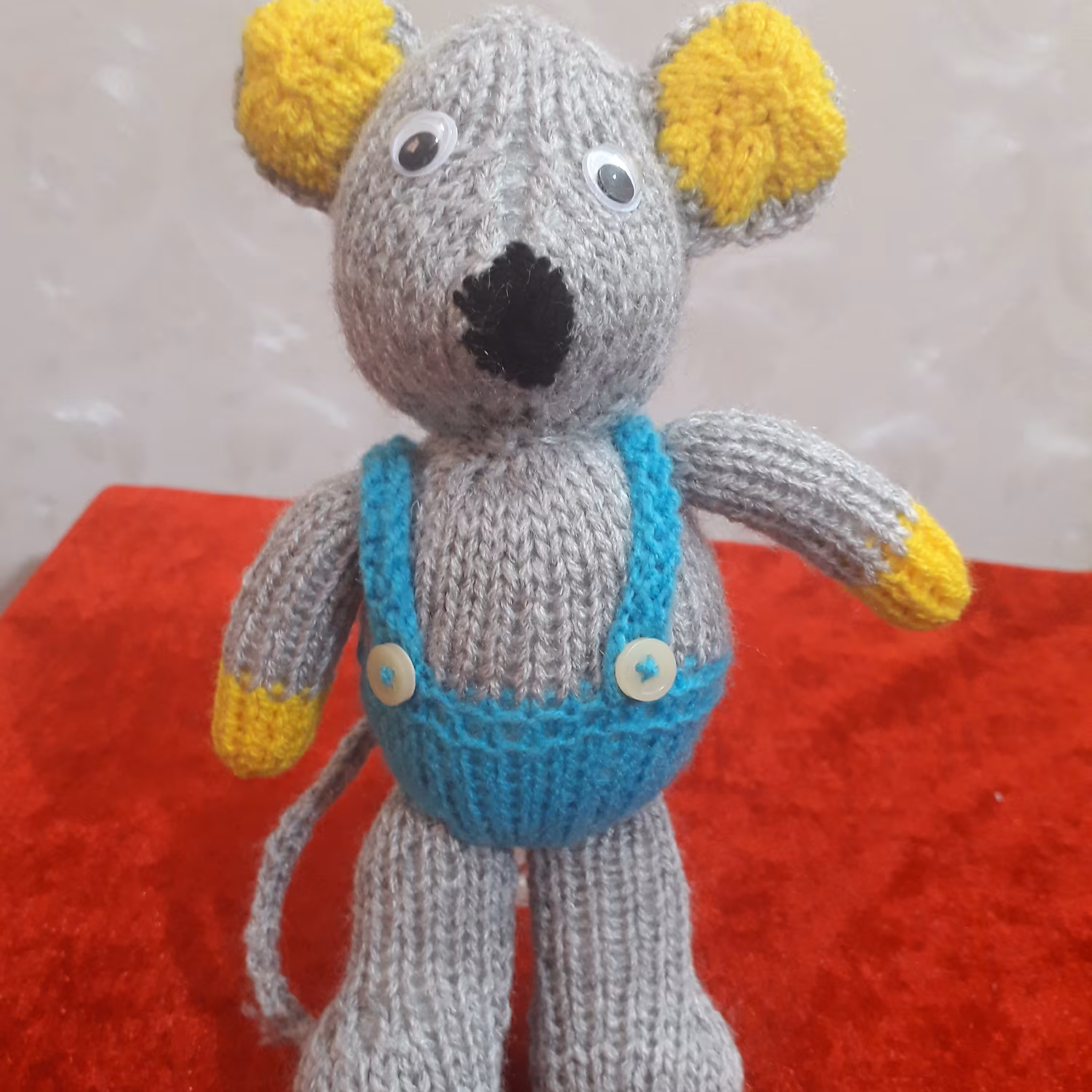 عروسک بافتنی موش دومیل 
