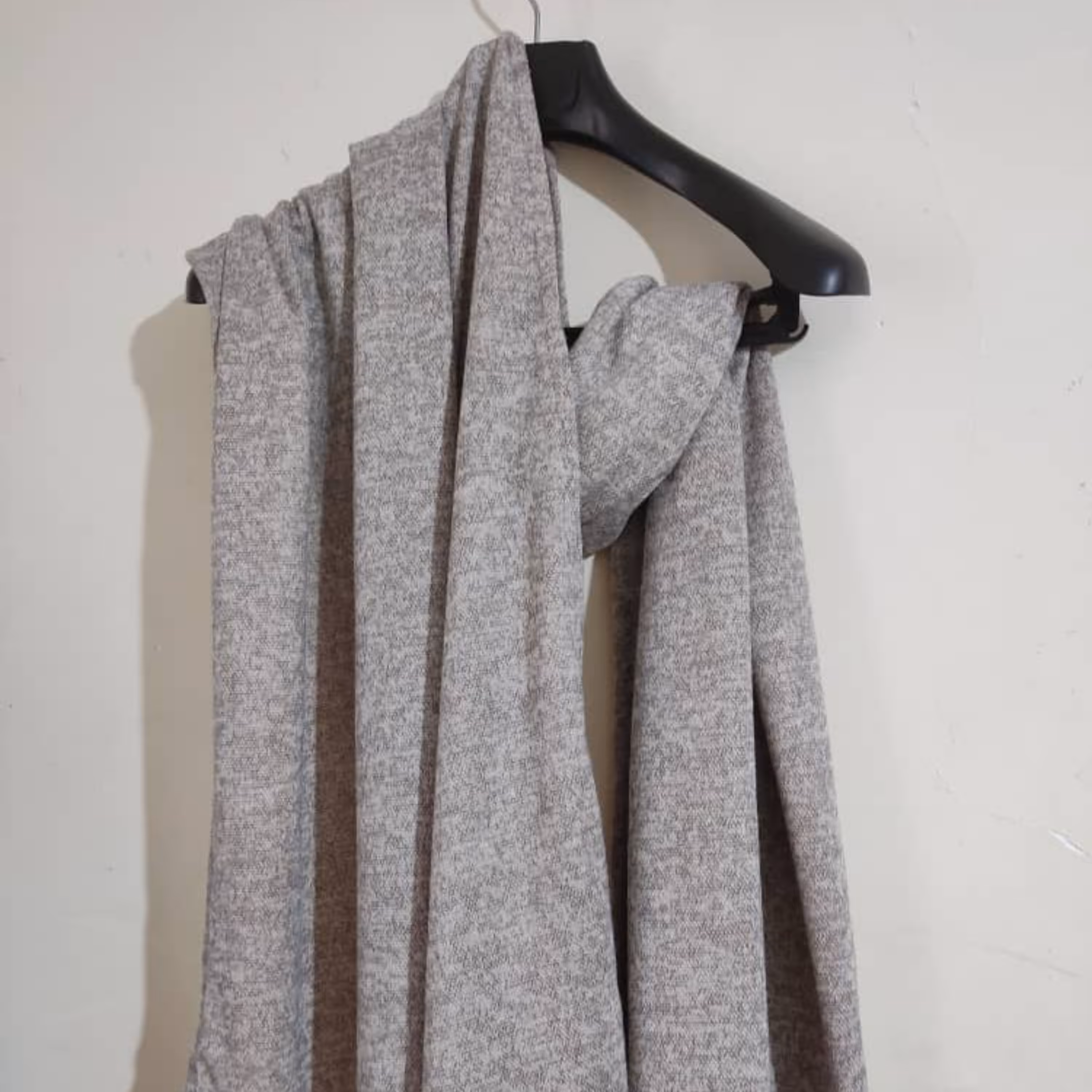 شال موهرآنغوره رنگ طوسی روشن نرم و لطیف و گرم مناسب فصل