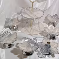 هفت سین شیک و لاکچری برای شیک پسندان. 6عدد پیاله و دوعدد جاشمعی وآینه و شیرینی خوری دوطبقه  در