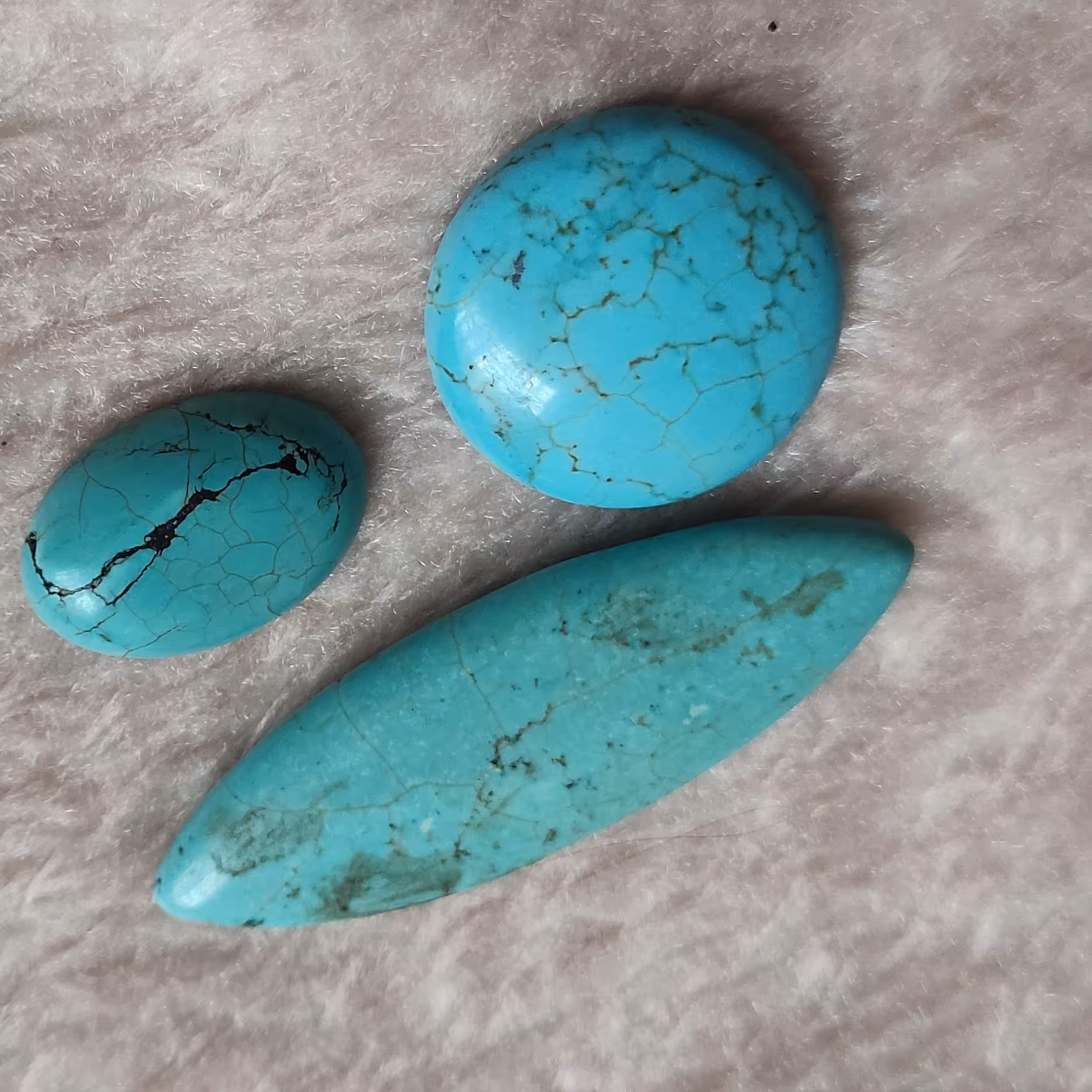 سنگ فیروزه اصیل سایز بزرگ نیشابوری  مناسب گردنبند