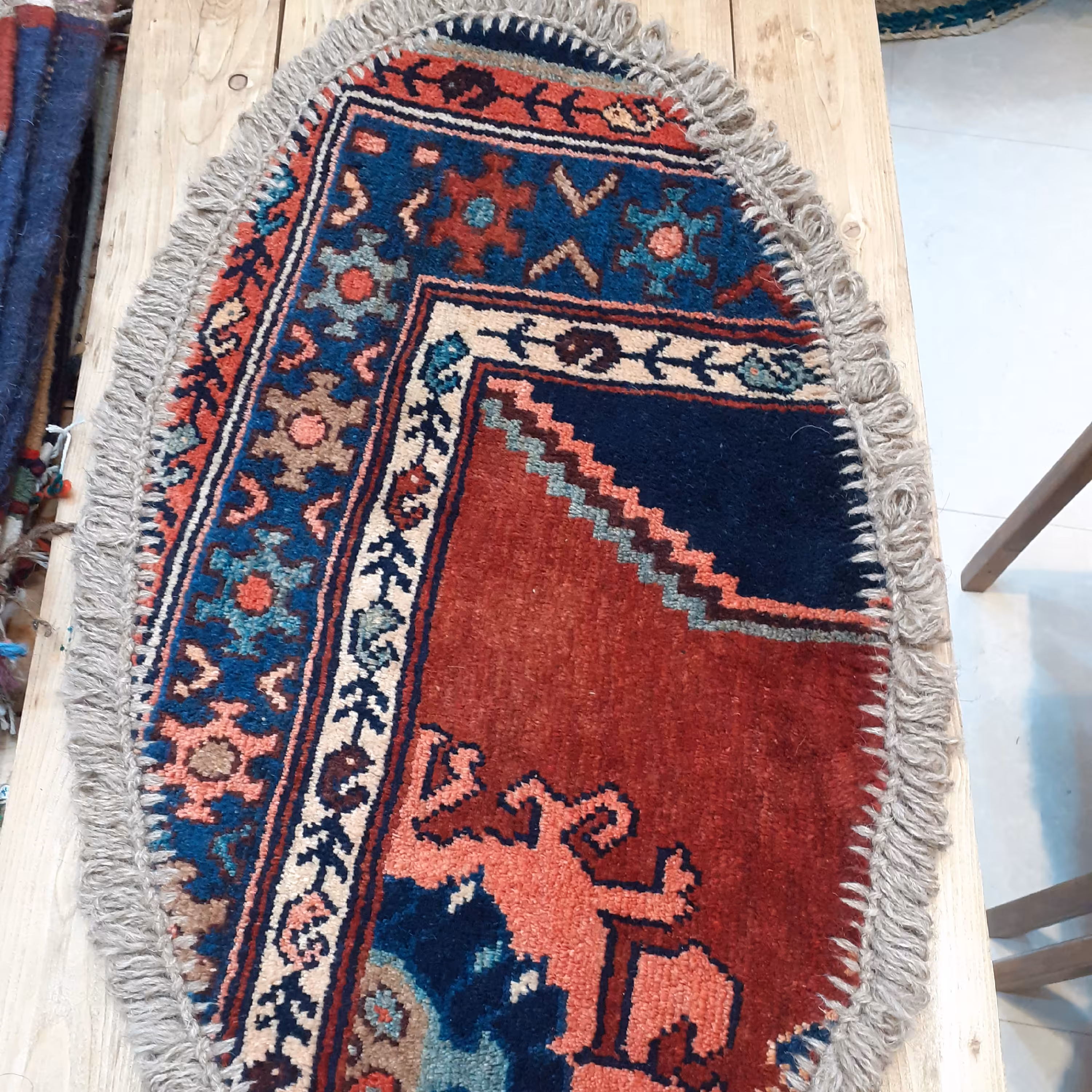 قالیچه پشمی دستباف مدل بیضی