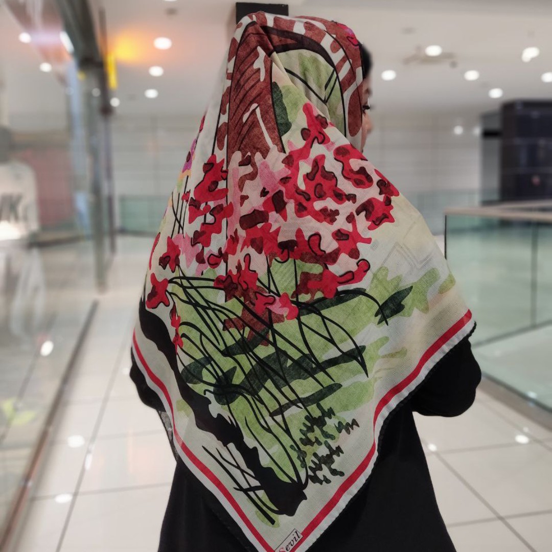 روسری سوپرنخ گارزا قواره 135 دور دست دوز طرح نقاشی ارسال رایگان