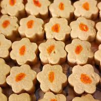 کلوچه نخود ترد و خوشمزه  قبول سفارش با استفاده از با کیفیت ترین مواد اولیه 