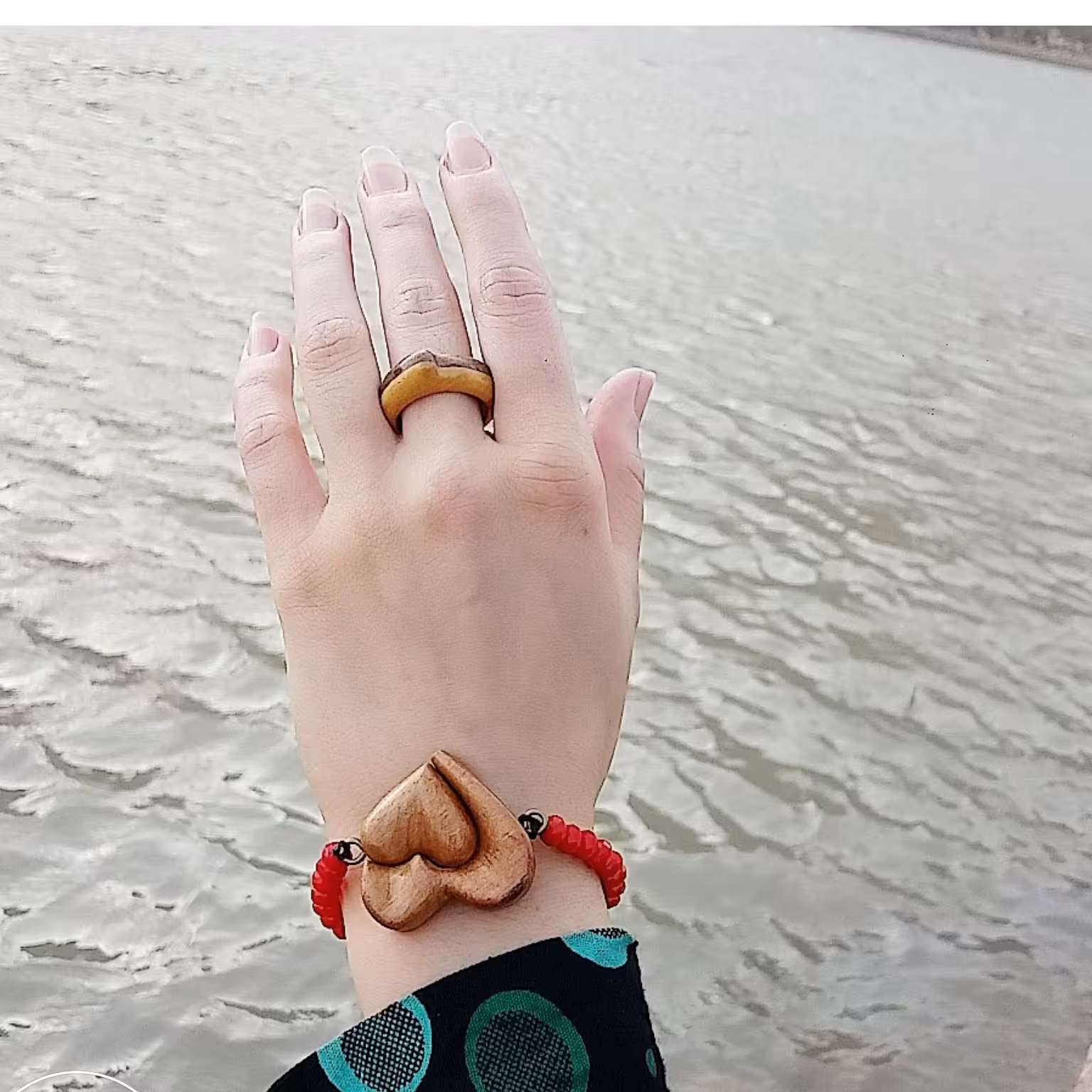 دستبند چوبی طرح قلب 