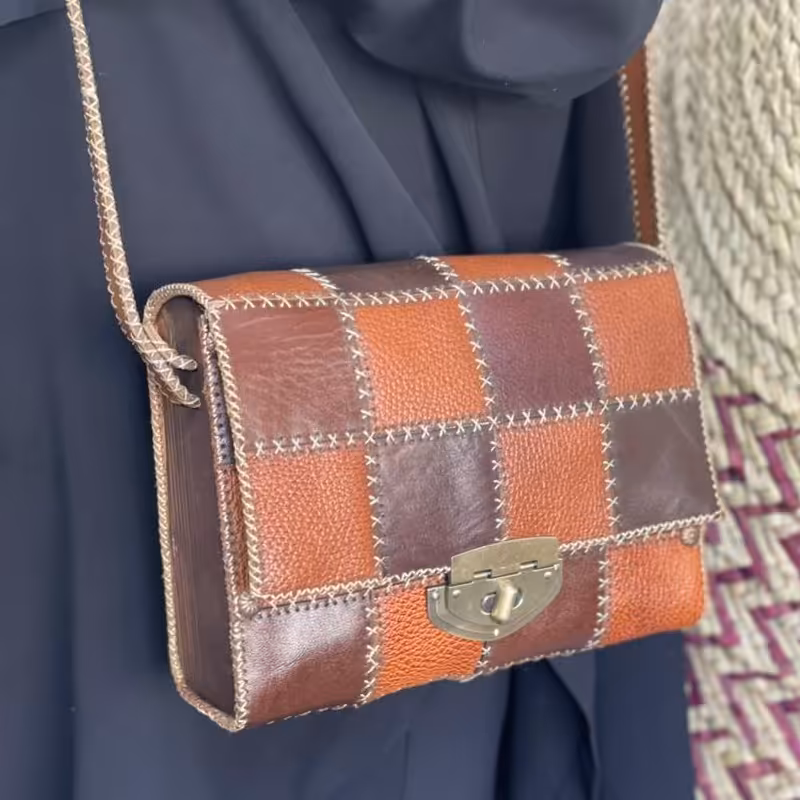 کیف دوشی زنانه چرم طبیعی چهل تیکه کاملا دست دوز 
