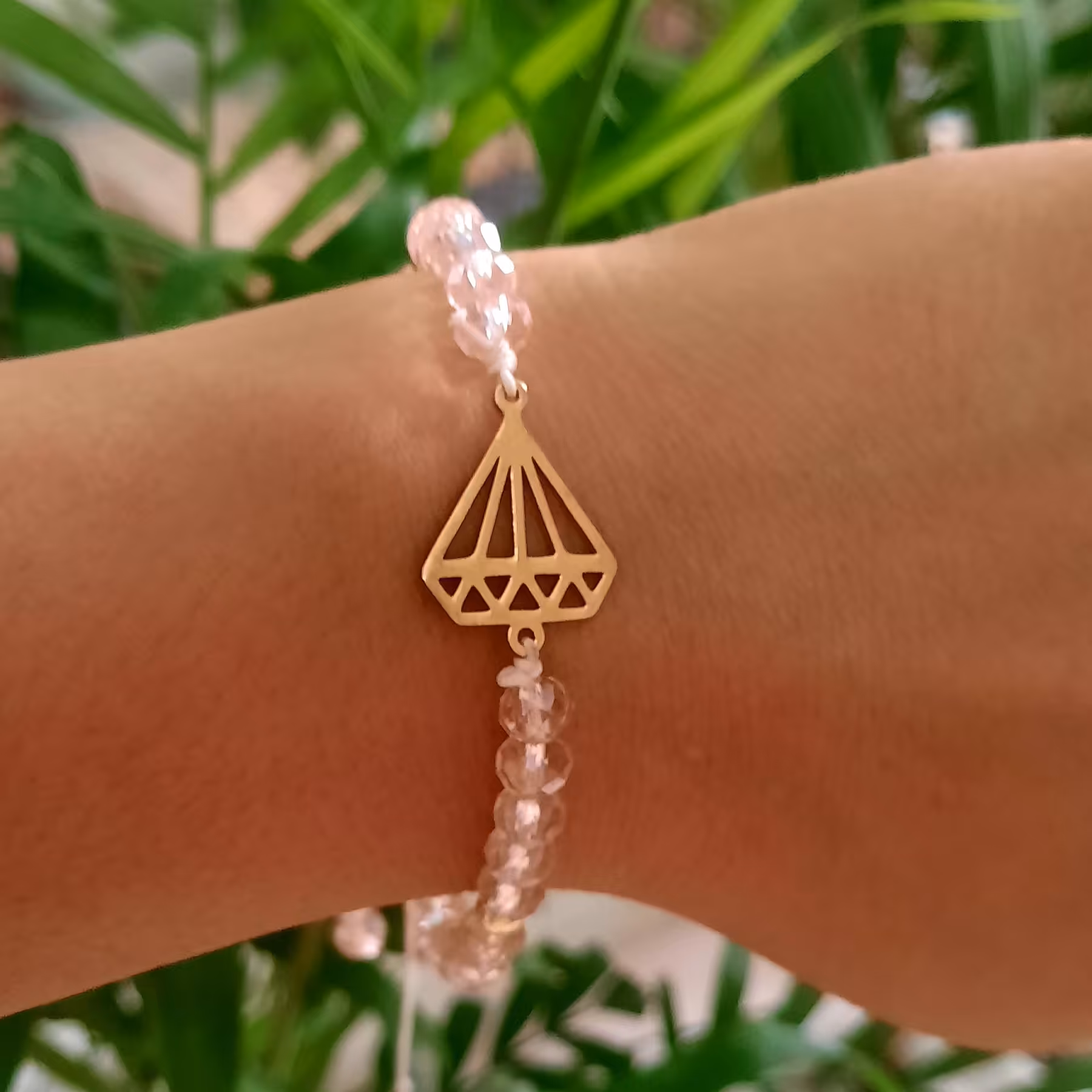 دستبند کریستالی صورتی با پلاک طرح الماس استیل فری سایز گره ای