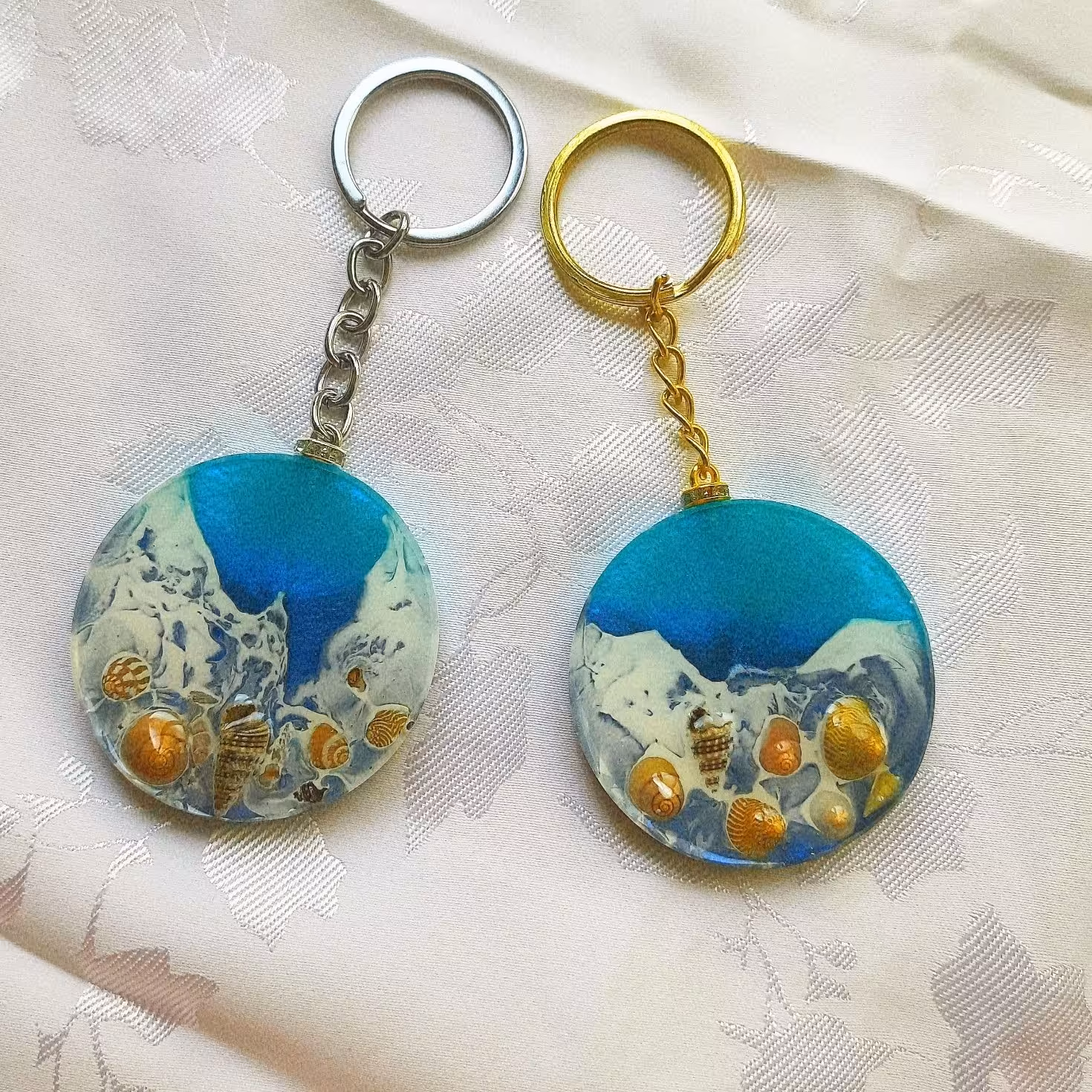 جاسویچی دایره ای به قطر 5سانت در طرح ها و رنگ های متنوع