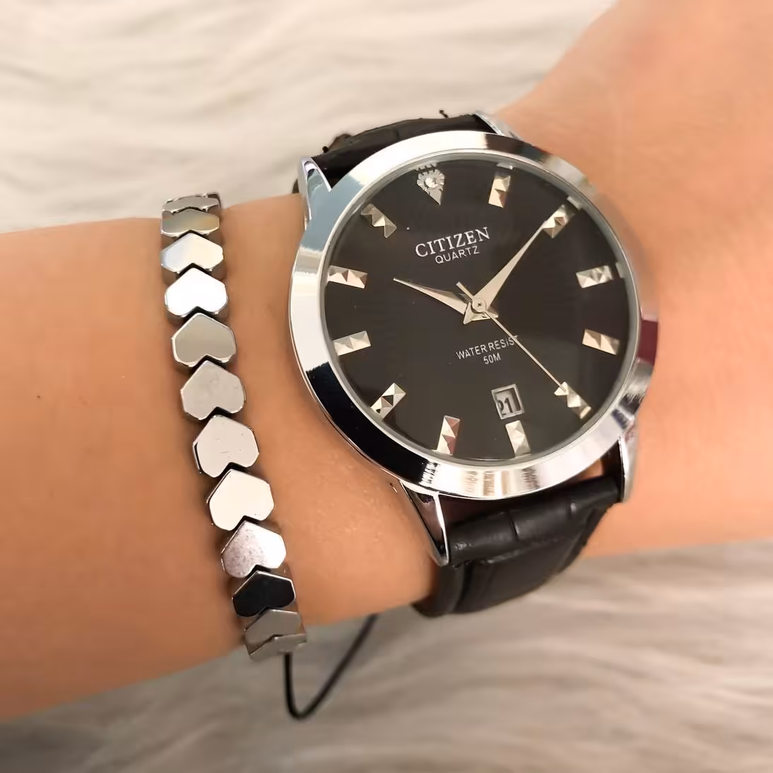 کد : 10967
ست ساعت زنانه بندچرمی مارک سیتیزن و دستبند حدید
دارای تقویم. کیفیت عالی. شش ماه گارانتی موتور
