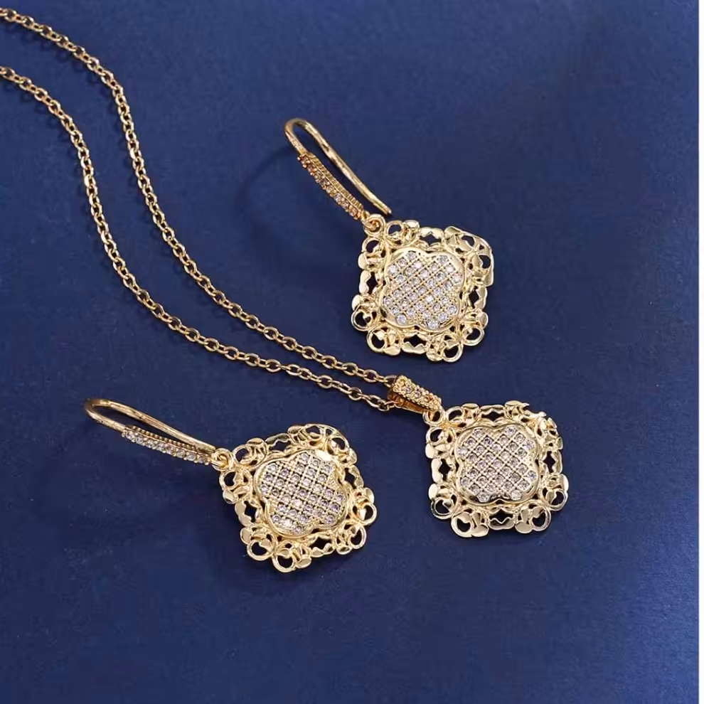 نیم ست زنانه طلا روس مدل 1499 جعبه کادویی و زنجیر هدیه