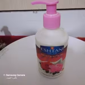 کرم مرطوب کننده با آبرسانی قوی عصاره گل)