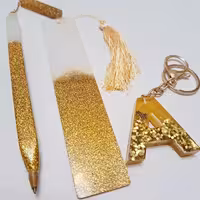 ست رزینی  رنگ سفید طلایی شامل خودکار و بوکمارک و جاکلیدی رزینی