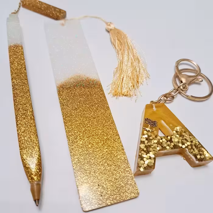 ست رزینی  رنگ سفید طلایی شامل خودکار و بوکمارک و جاکلیدی رزینی