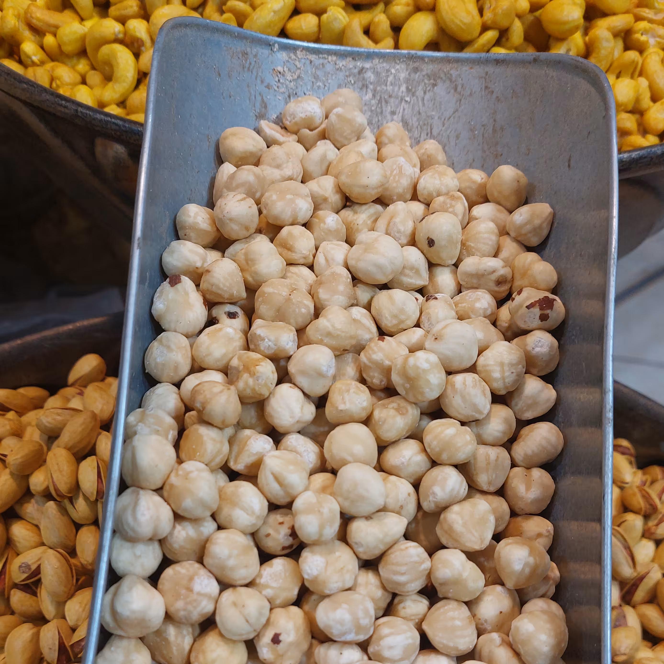 مغز فندق 200 گرمی بهترین کیفیت  تازه آجیل و خشکبار شفیعی 