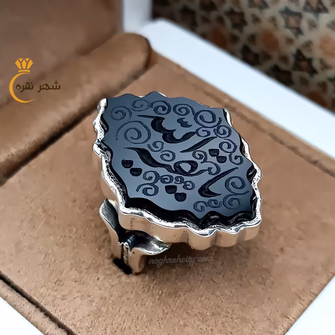 انگشتر مردانه عقیق سیاه خطی طرح شمسه 