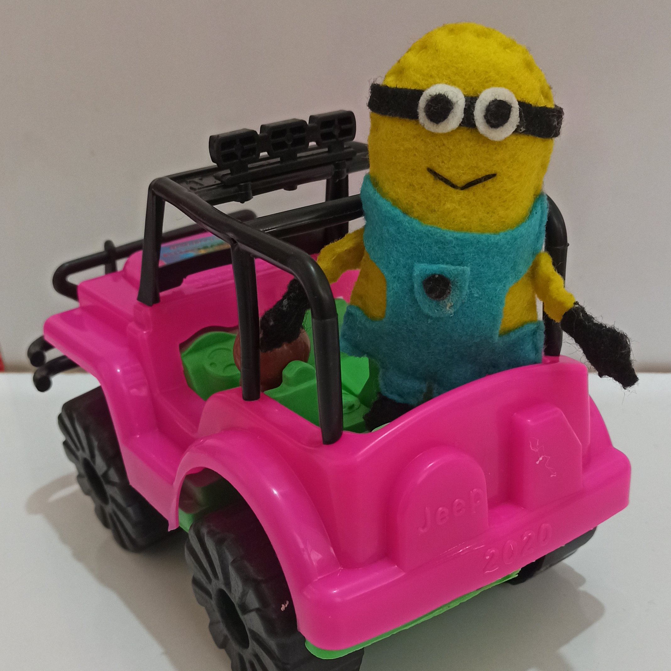 عروسک مینیون نمدی
جاکلیدی نمدی
گیفت نمدی