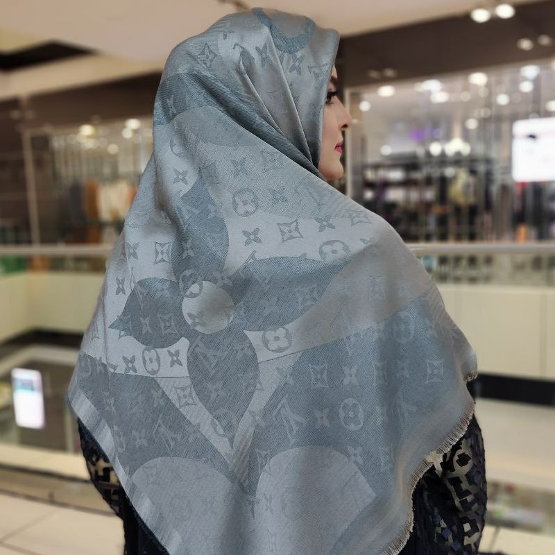 روسری نخ ابریشم ژاکارد دور رو لمه دارریشه پرز یکیفیت بی نظیر 