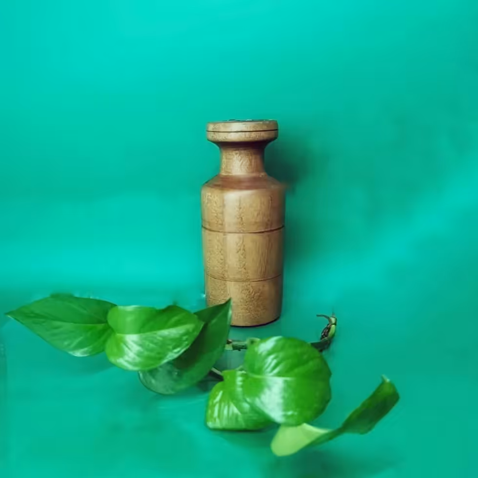 گلدان چوبی دکوری چوب گردو تیره خراطی دست ساز 20 سانتی 