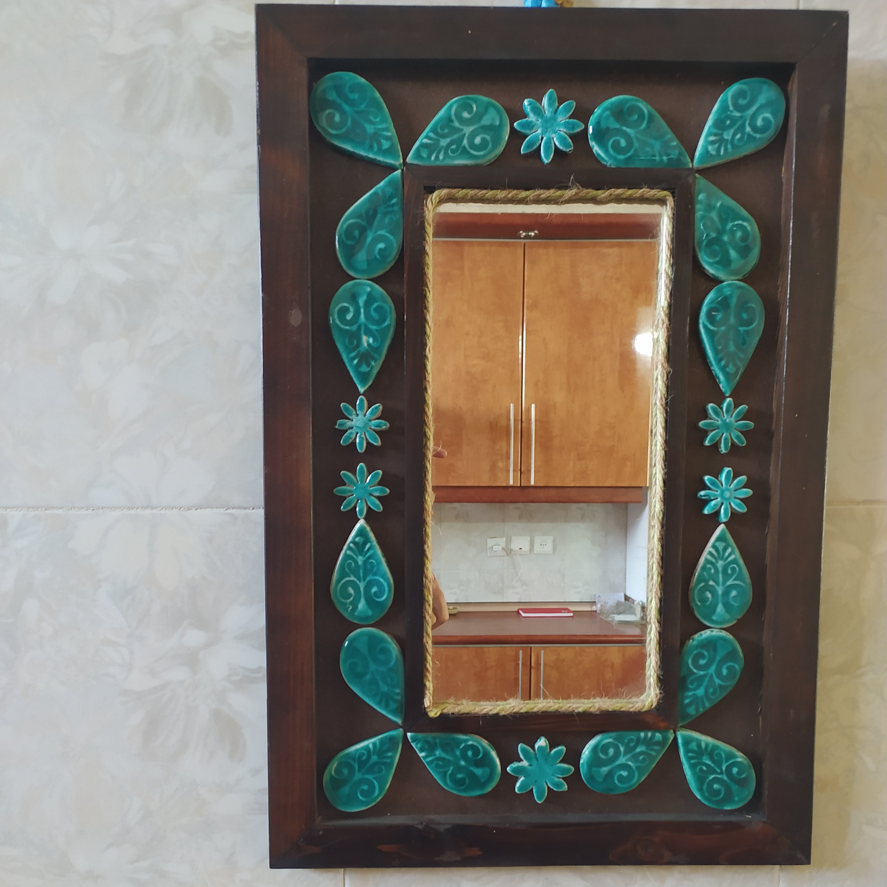 قاب آیینه ی مستطیل اشک و گل